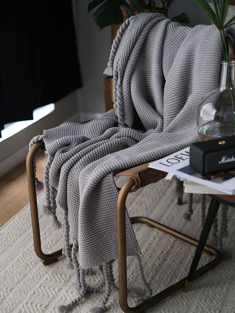 Supper Soft Knitted Throw Blankets With Tassels